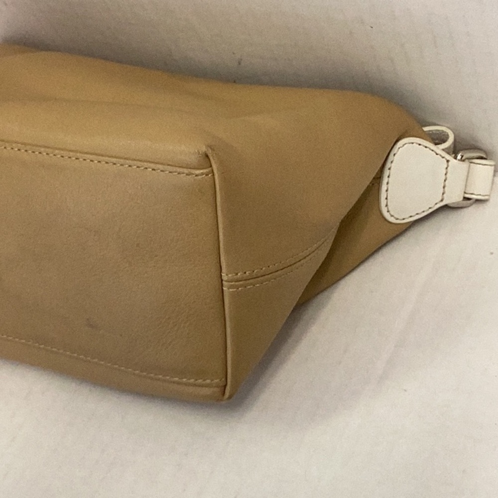 Coach Beige and Cream Leather Shoulder Bag - Picture 13 of 16